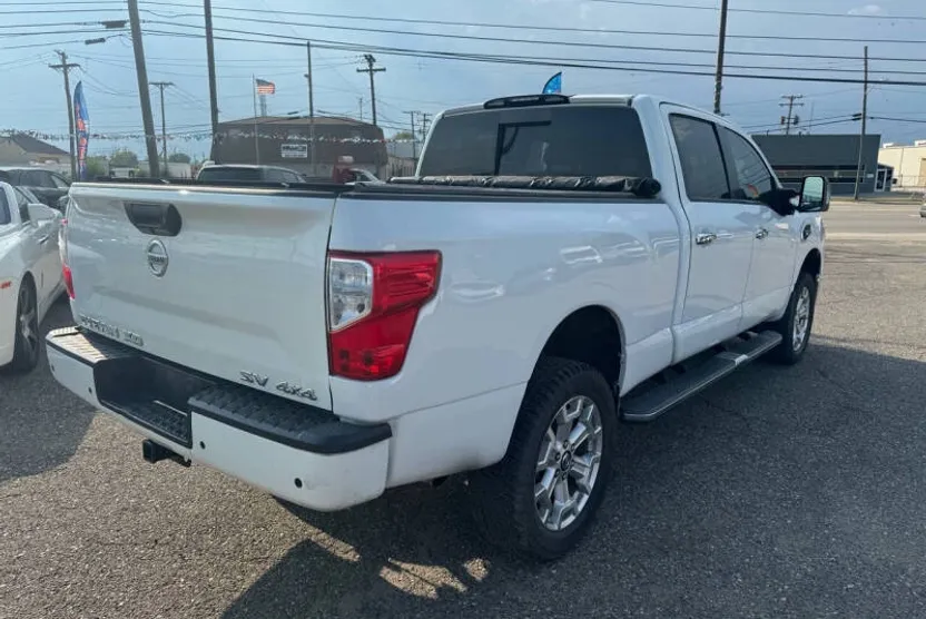 2020 Nissan Titan SV photo 1