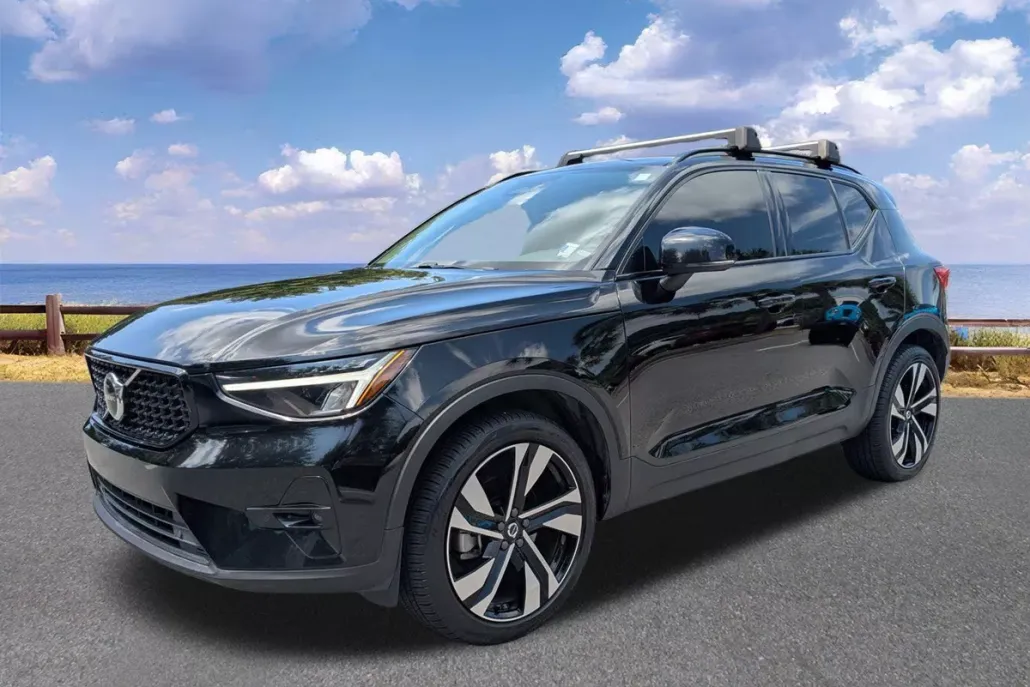 2023 Volvo XC40 Plus photo 1