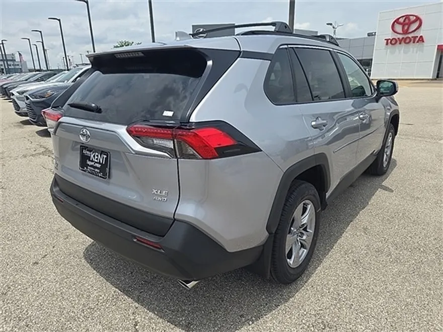 2025 Toyota RAV4 XLE photo 1