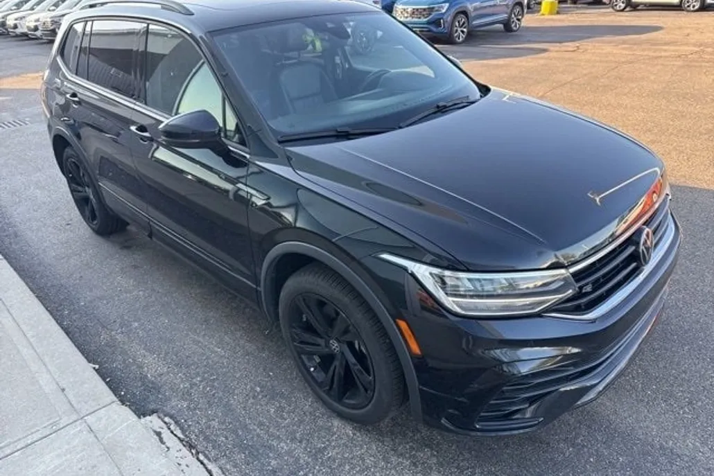 2024 Volkswagen Tiguan SE R-Line Black photo 1