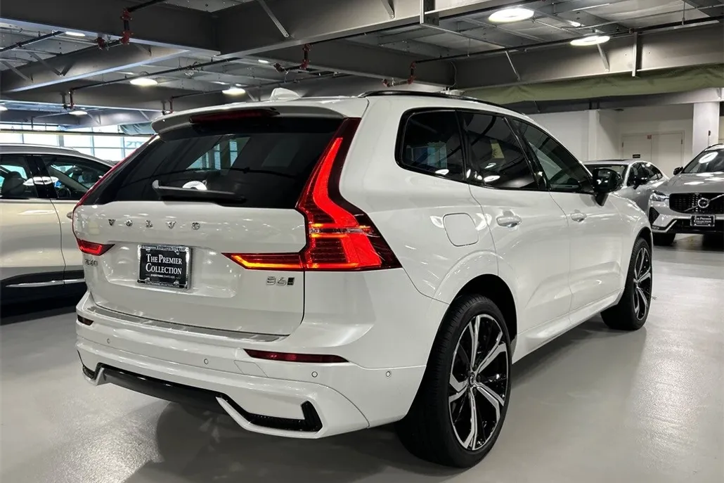 2023 Volvo XC60 Ultimate photo 1