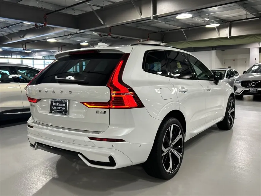 2023 Volvo XC60 Ultimate photo 1