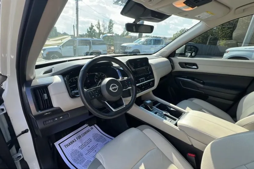 2024 Nissan Pathfinder SL photo 1