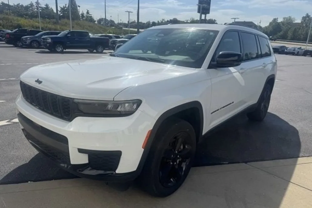 2021 Jeep Grand Cherokee Altitude photo 1