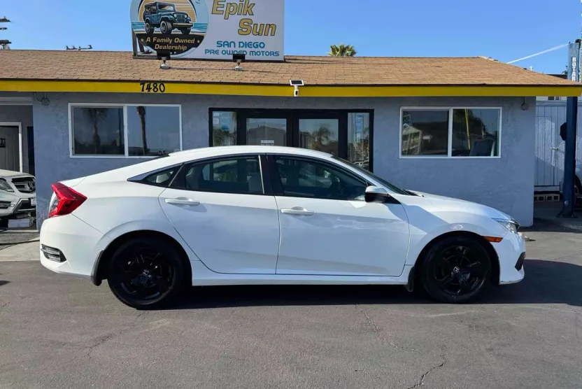 2017 Honda Civic LX photo 1