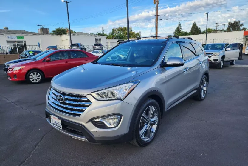 2015 Hyundai Santa Fe GLS photo 1