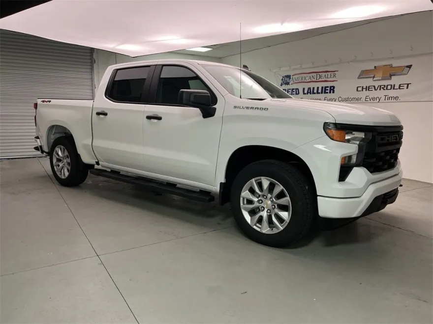 2026 Chevrolet Silverado 1500 Custom photo 1