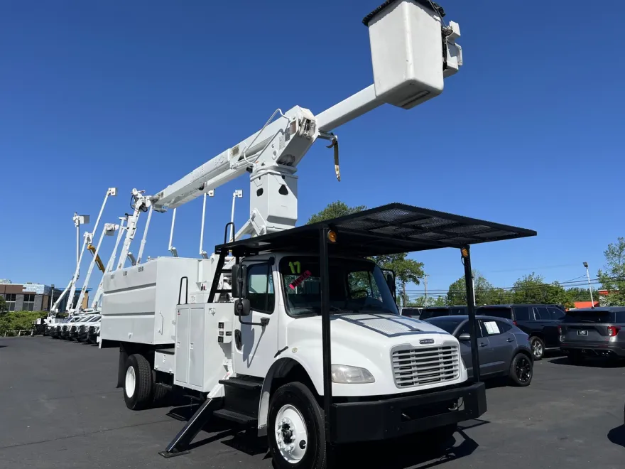 2017 Freightliner M2 106 Medium Duty photo 1