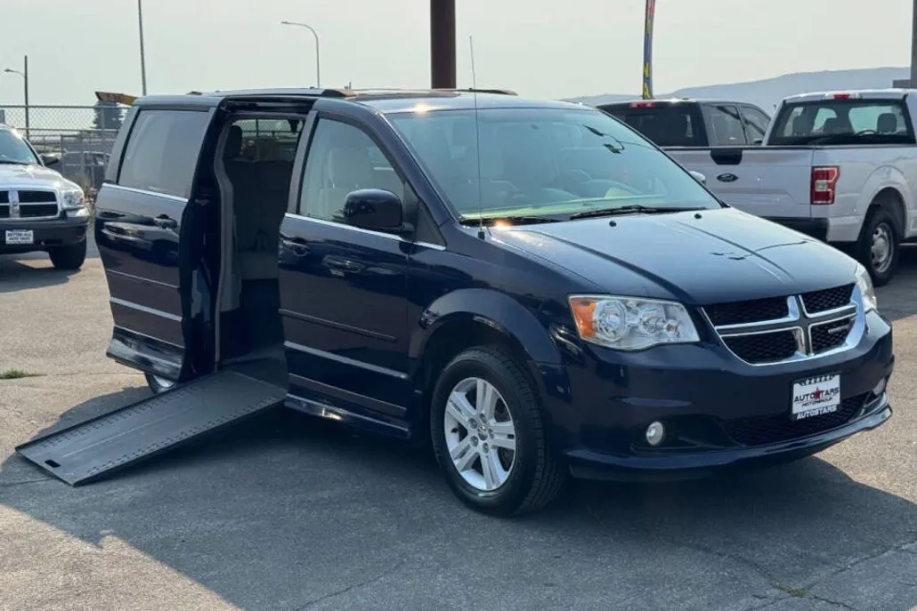 2012 Dodge Grand Caravan Crew photo 1