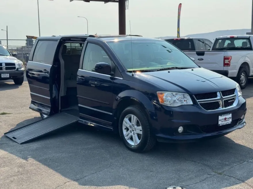 2012 Dodge Grand Caravan Crew photo 1