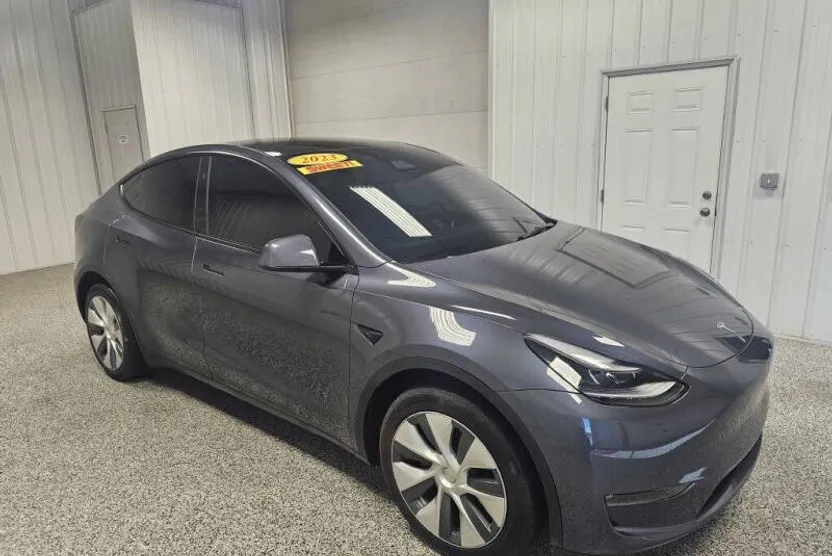 2023 Tesla Model Y photo 1