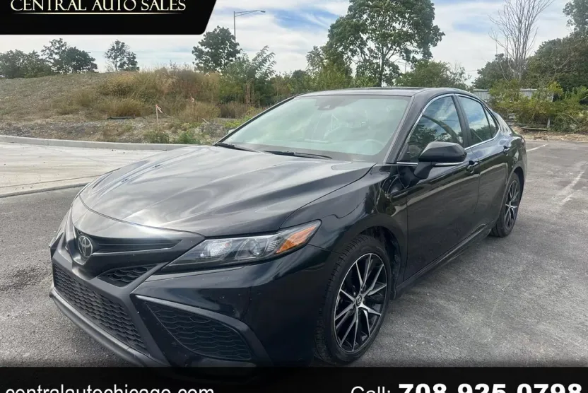 2024 Toyota Camry SE photo 1