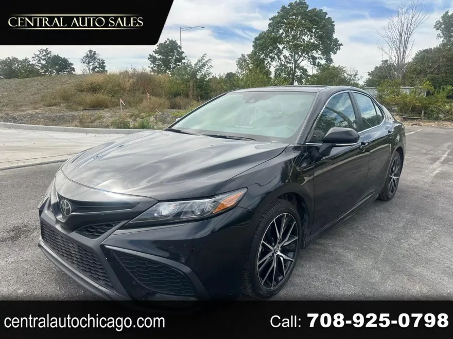2024 Toyota Camry SE photo 1