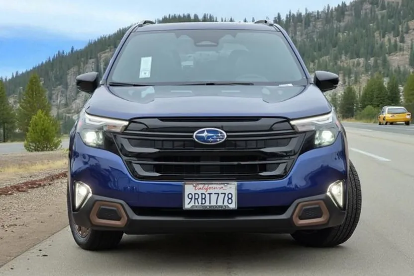 2025 Subaru Forester Sport Base photo 1