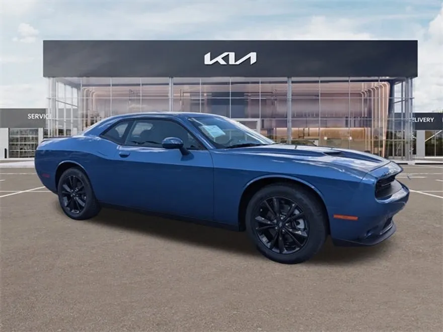 2022 Dodge Challenger SXT photo 1