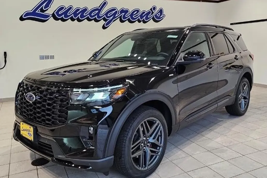2025 Ford Explorer ST-Line photo 1