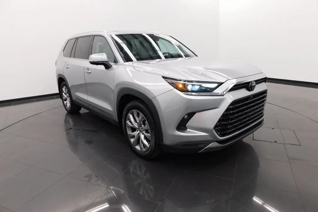 2024 Toyota Highlander Hybrid Limited photo 1