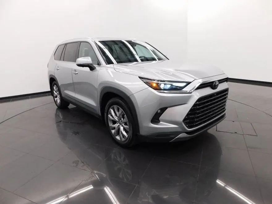 2024 Toyota Highlander Hybrid Limited photo 1