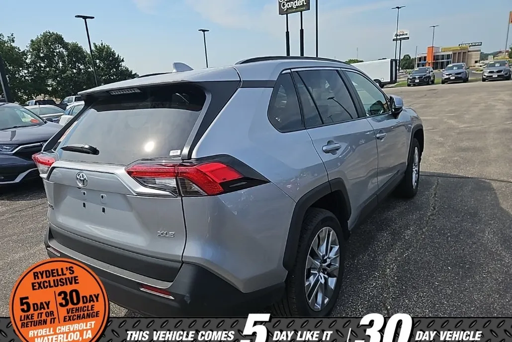 2025 Toyota RAV4 XLE Premium photo 1