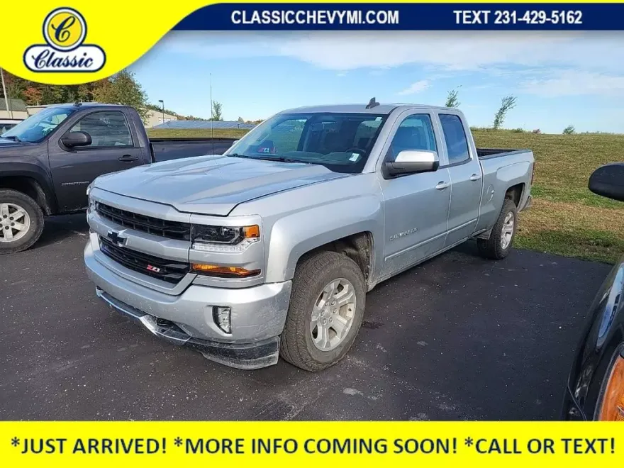 2017 Chevrolet Silverado 1500 LT photo 1