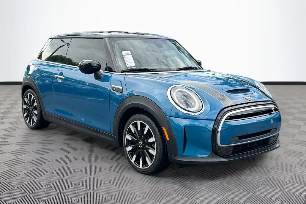 2024 Mini Cooper 2 Door Hardtop SE photo 1