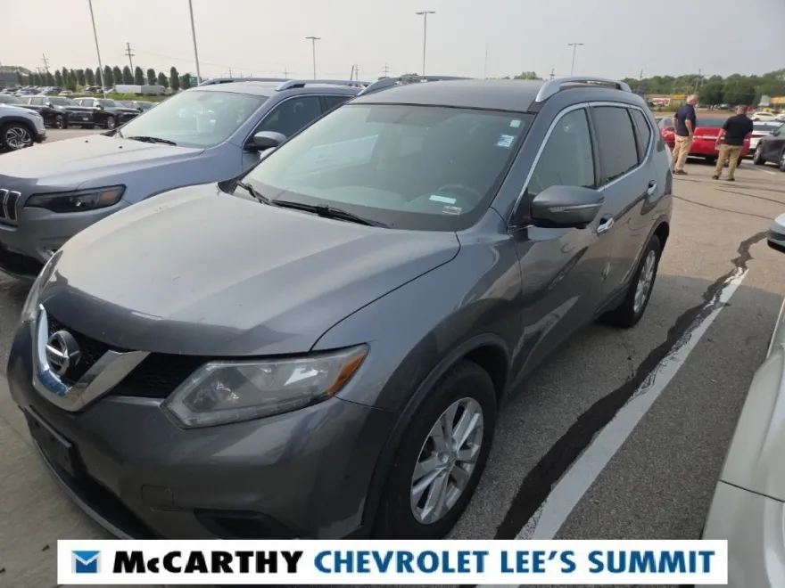 2015 Nissan Rogue SV photo 1