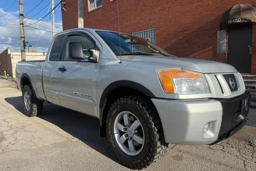 2009 Nissan Titan XE King Cab photo 1