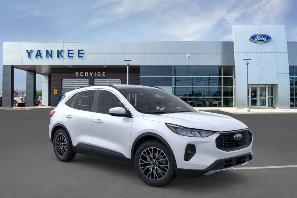 2025 Ford Escape Titanium photo 1