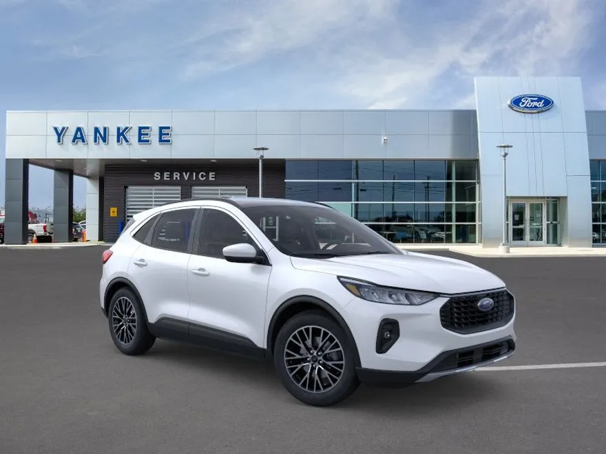 2025 Ford Escape Titanium photo 1