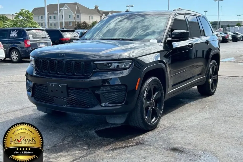 2023 Jeep Grand Cherokee Altitude photo 1