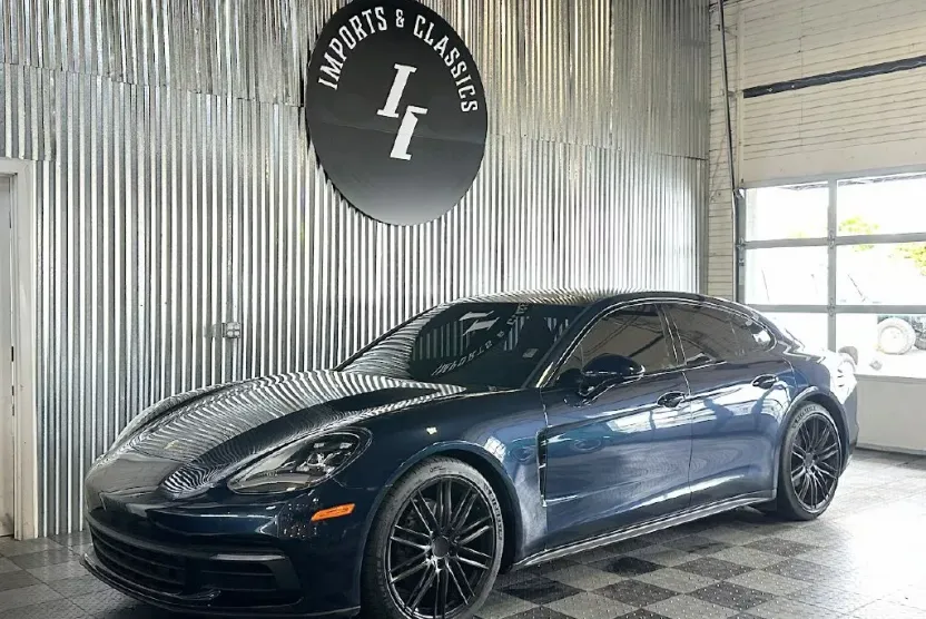 2018 Porsche Panamera 4 photo 1