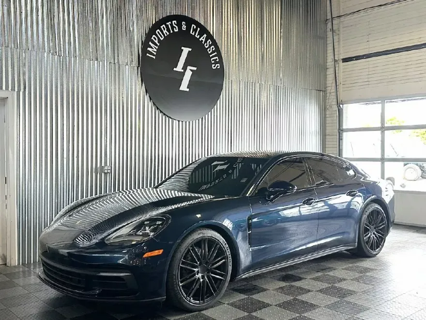 2018 Porsche Panamera 4 photo 1