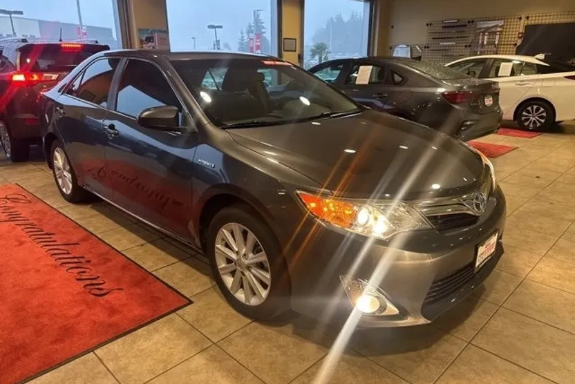 2013 Toyota Camry Hybrid XLE photo 1