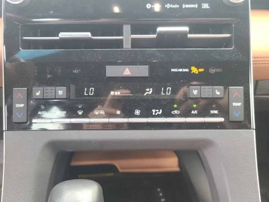 2022 Toyota Avalon Limited photo 25