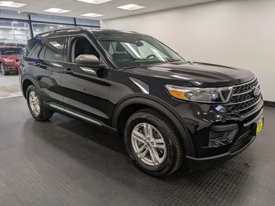 2022 Ford Explorer XLT photo 1