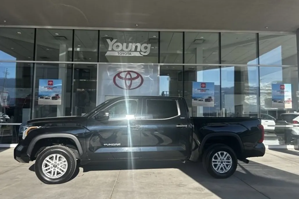 2023 Toyota Tundra SR5 photo 1