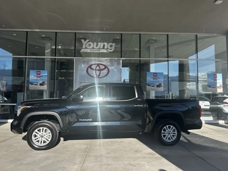 2023 Toyota Tundra SR5 photo 1