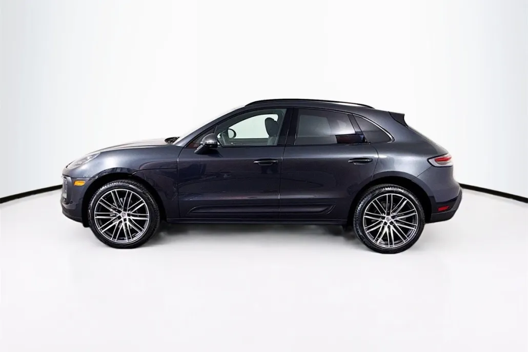 2025 Porsche Macan T photo 1