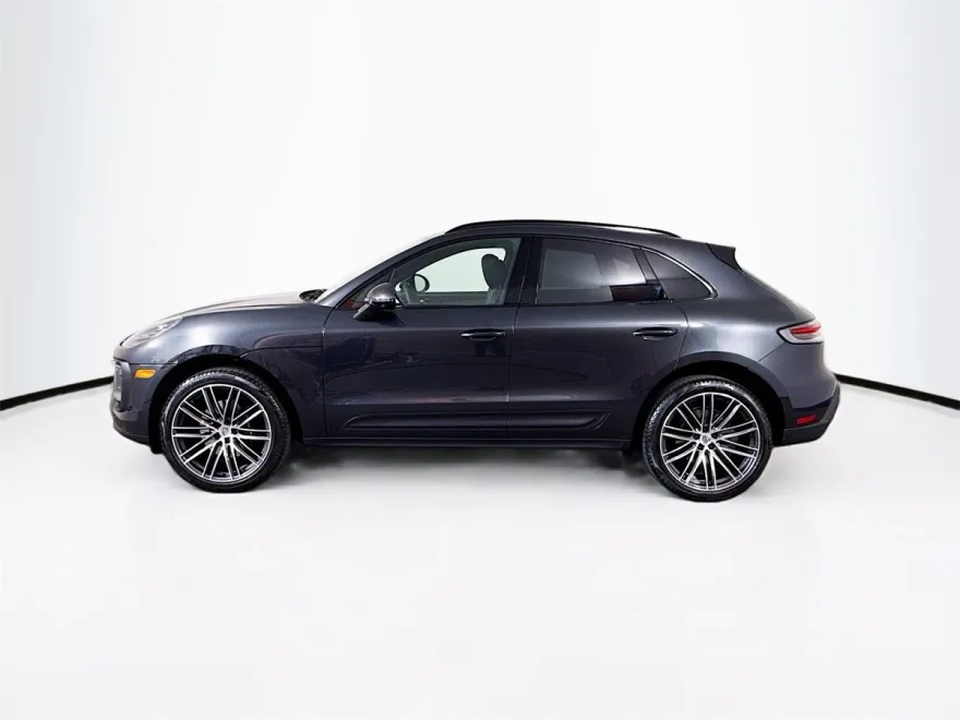 2025 Porsche Macan T photo 1