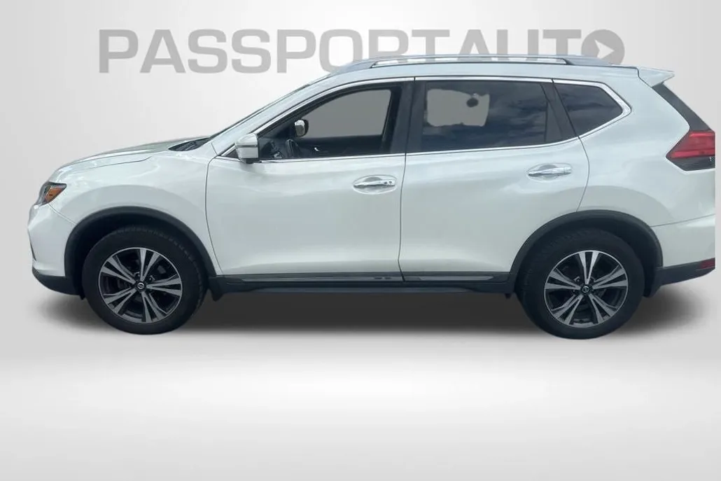 2017 Nissan Rogue SL photo 1