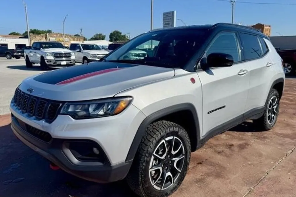 2024 Jeep Compass Trailhawk photo 1