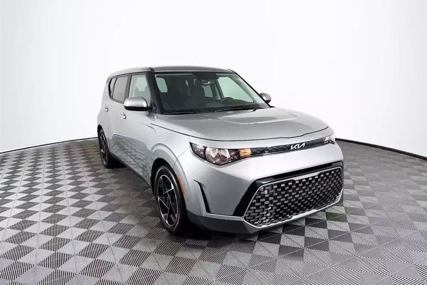 2023 Kia Soul EX photo 1