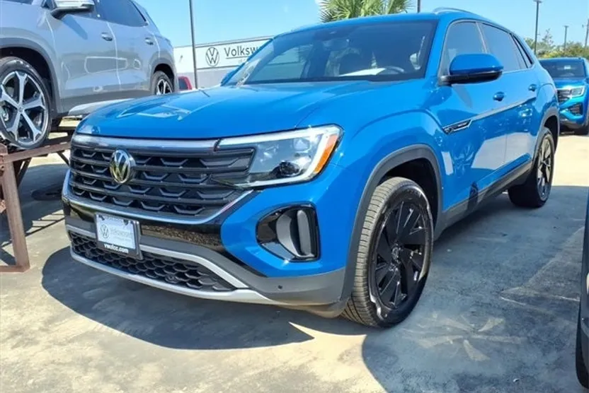 2025 Volkswagen Atlas Cross Sport SE Technology photo 1