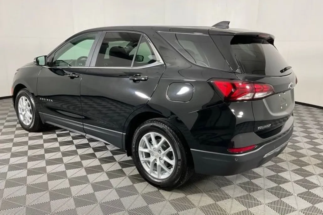 2023 Chevrolet Equinox LT photo 1