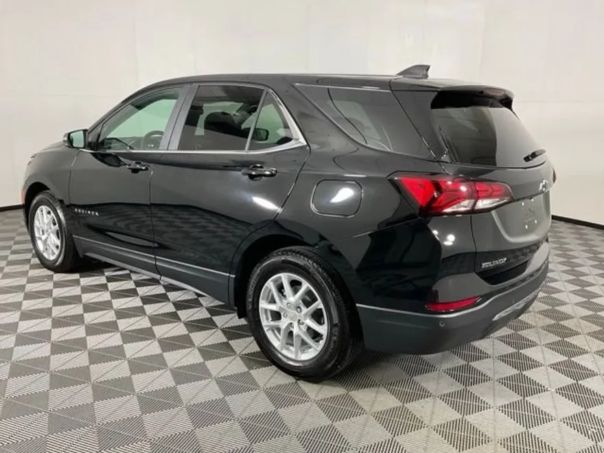 2023 Chevrolet Equinox LT photo 1