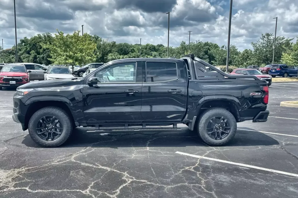 2025 Chevrolet Colorado Z71 photo 1