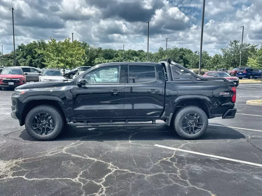 2025 Chevrolet Colorado Z71 photo 1