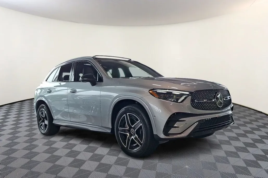 2025 Mercedes Benz GLC 300 4MATIC photo 1
