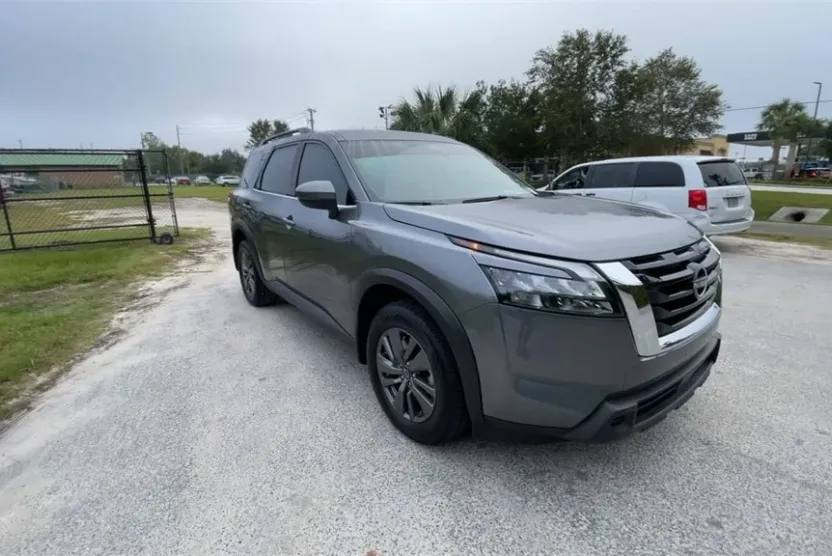 2024 Nissan Pathfinder SV photo 1