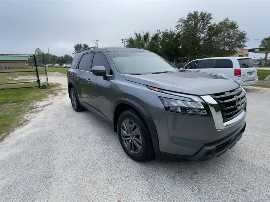 2024 Nissan Pathfinder SV photo 1